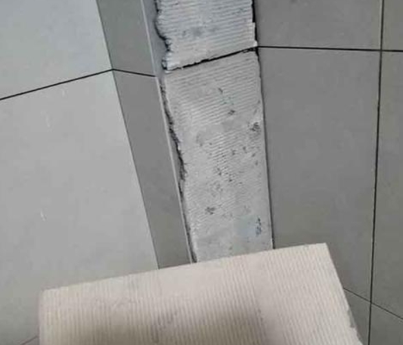 永寿瓷砖空鼓维修公司分享下厨房瓷砖脱落的补救措施。